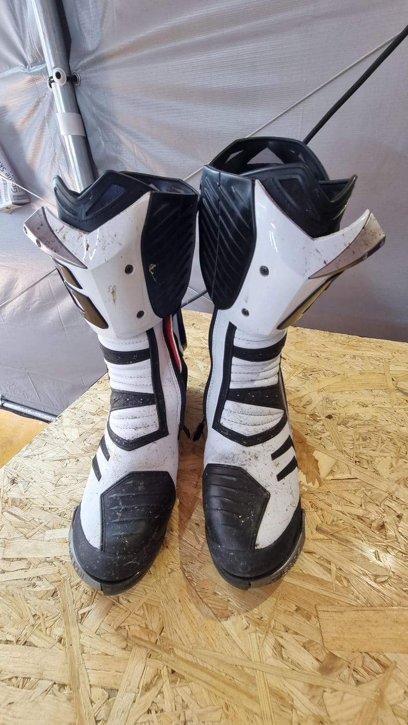 Kožené motocyklové čižmy – pred čistením